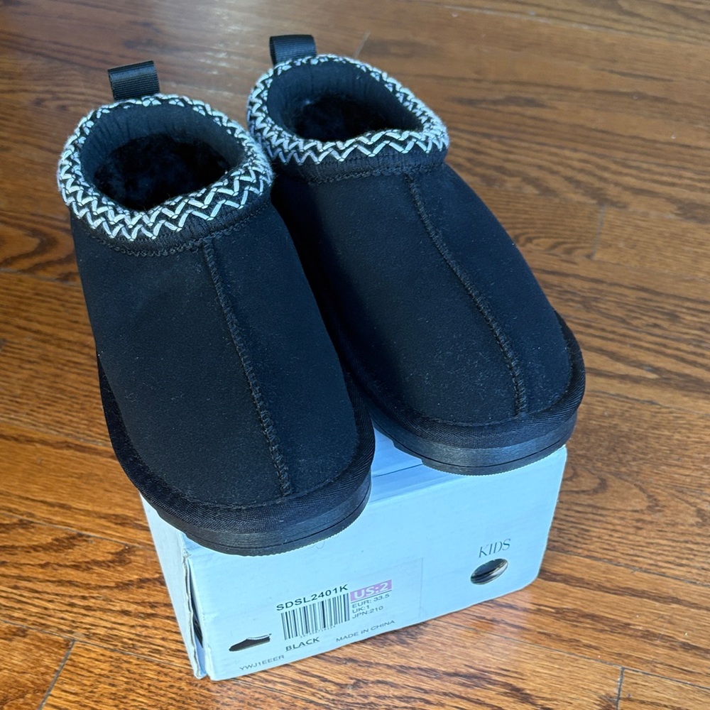 Dream Pairs Kids Black Slip-On Cozy Clogs with Patterned Trim